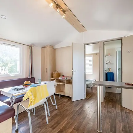 مكان تخييم Mobil Avec Terrasse Pour 6 Personnes - Api-1-52-636